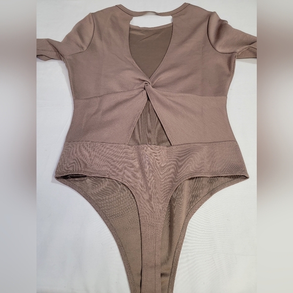Hudson Knot Back Long Sleeve Snsp Closure Bodysuit Deep Taupe Size Medium - Picture 9 of 15